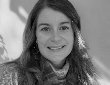 Gena Dellett Headshot